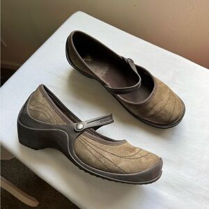 Crocs Brown Mary Jane flats, featuring a genuine nubuck leather upper. Size 9